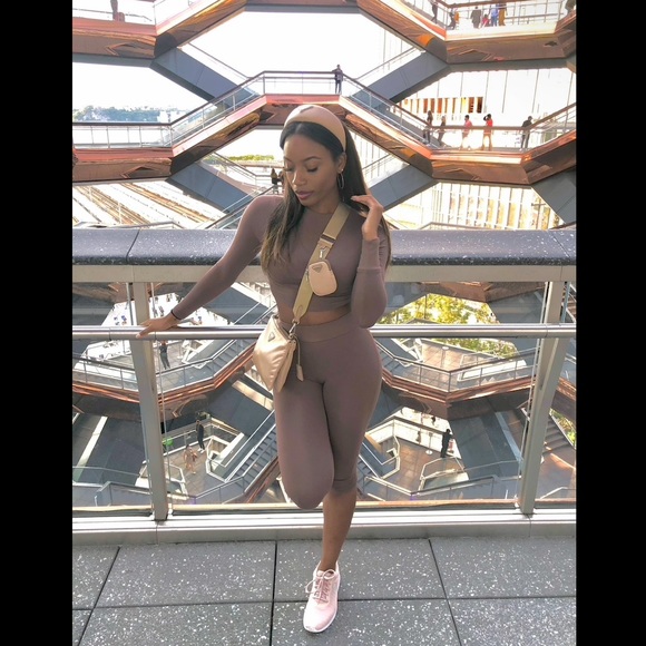 Authentic Prada Nylon Re-Edition 2000 Shoulder Bag with matching headband - Picture 13 of 16